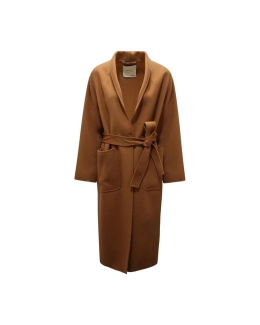 EMMA & GAIA Capes in het Brown