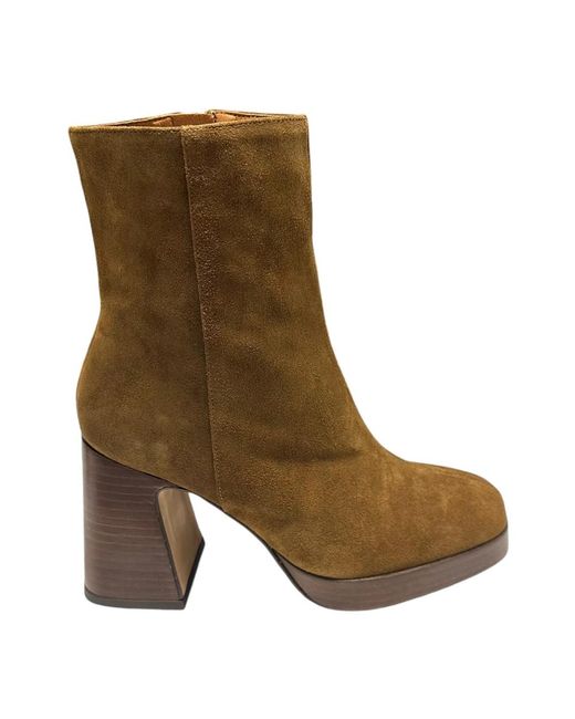 Heeled Boots di Angel Alarcon in Brown