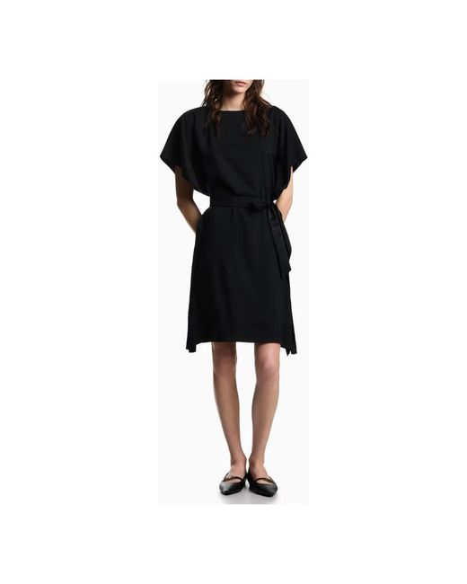 Emporio Armani Black Kleid Mit Schärpe, Gefertigt Aus Krepp-Satin