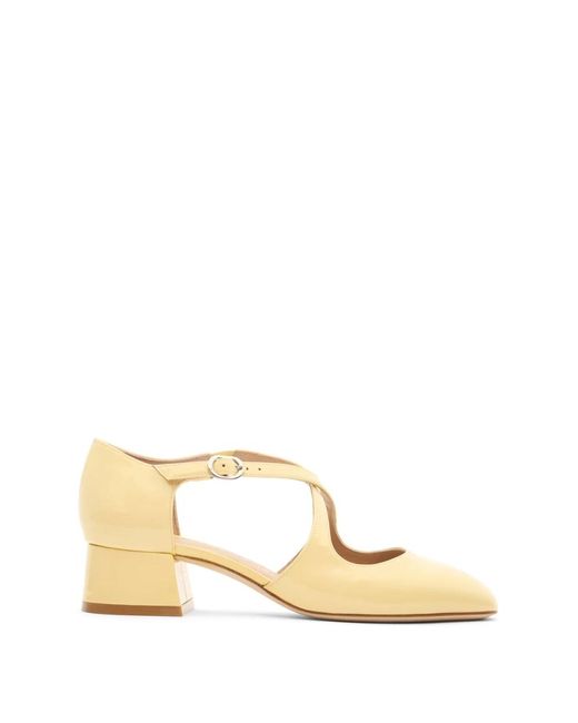 Stuart Weitzman Natural Clem 35