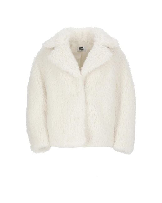Cappotto in bouclé avorio con rever di Betta Corradi in White
