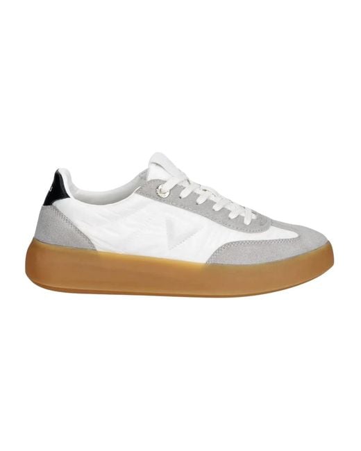 Guess Parlet in het White