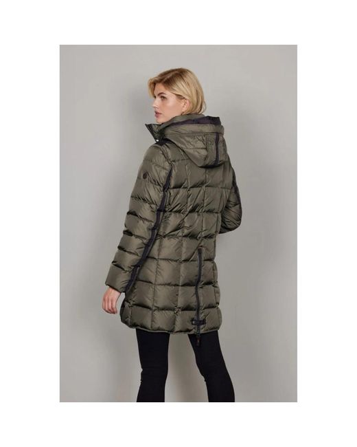 Junge Down Coats in het Green