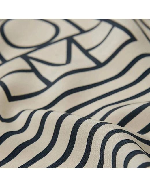 Totême  Zijden Monogram Sjaal in het Black