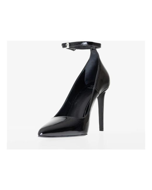 AMI Black Pumps