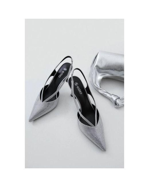 ESTRO White Pumps