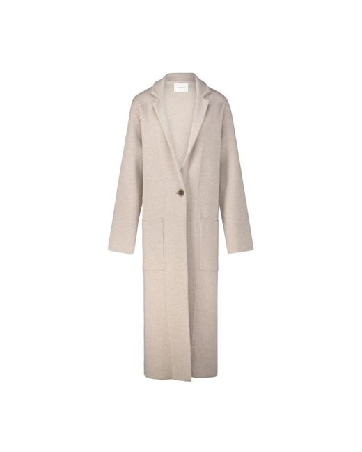 Single-Breasted Coats di Lisa Yang in Natural