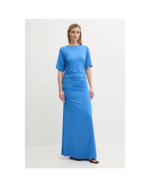 Gowns Gestuz de color Blue