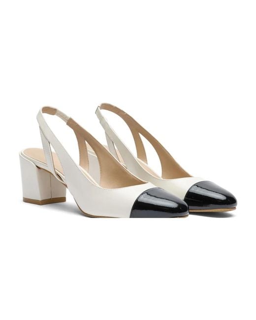 Pumps Stuart Weitzman en coloris Metallic