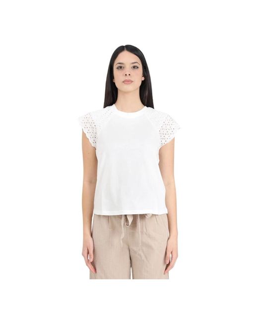 T-shirt bianca con pizzo di ONLY in White