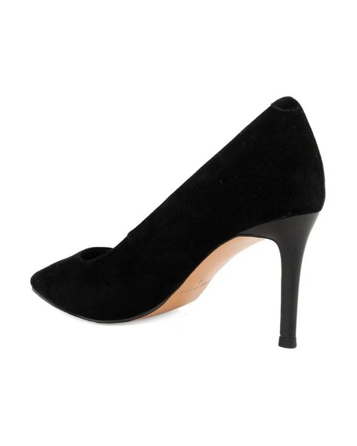 Linda Baumann Black Pumps