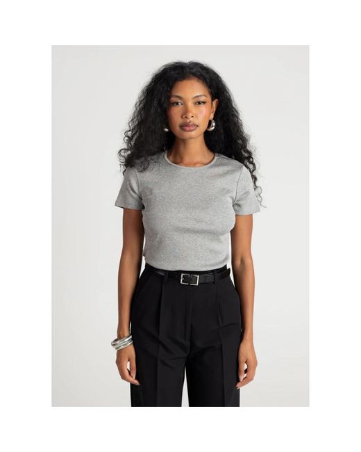 T-Shirts GUAJA. de color Gray