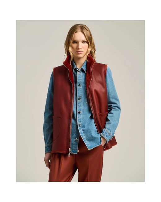 Kiton Jassen ,Rood ,Burgundy Shearling Sleeveless Jacket in het Red