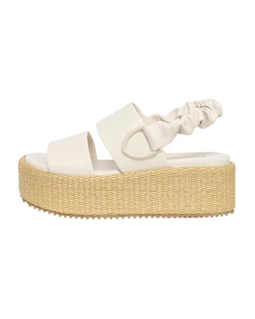 Blauer Wedges in het White