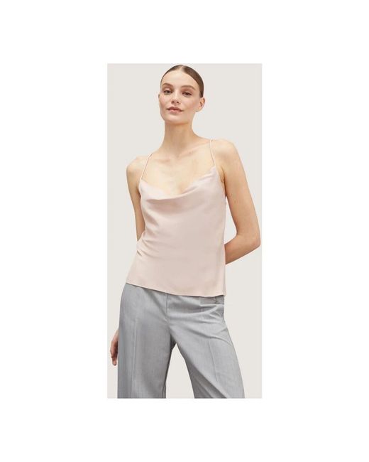 Sleeveless Tops di mötivi in Pink