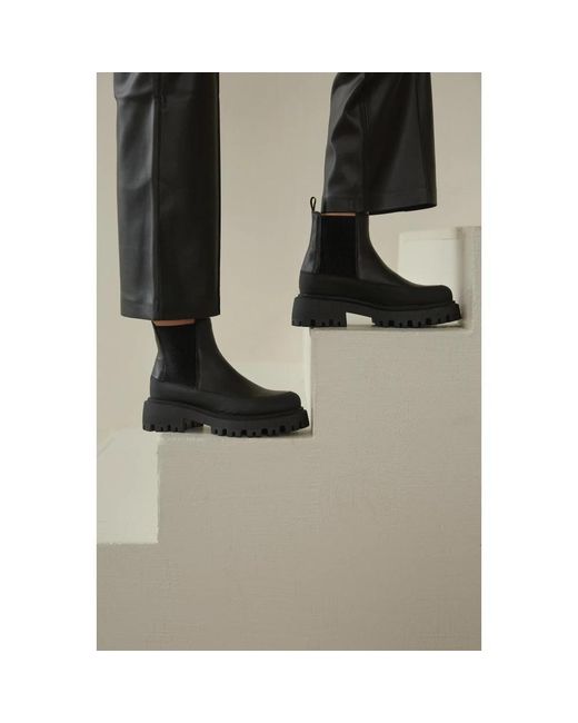 ESTRO Black Chelsea Boots