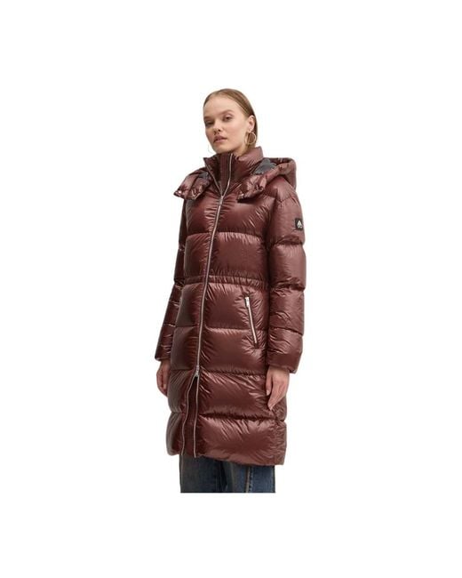 Down Coats Moose Knuckles en coloris Red