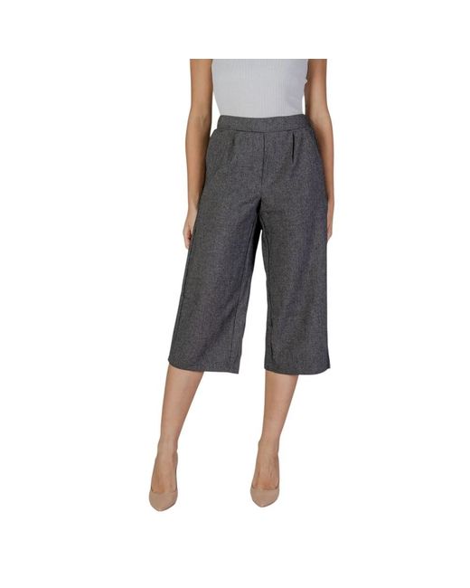 Long Shorts Vero Moda de color Gray