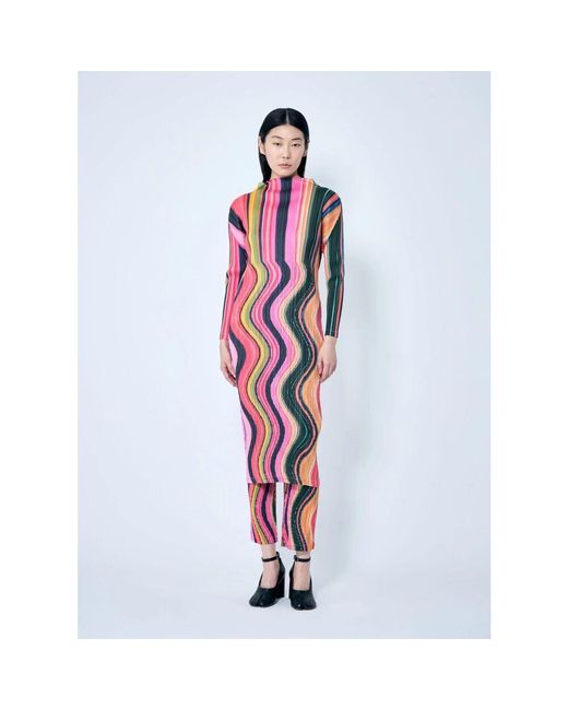 Issey Miyake Red Grafisches motiv plissiertes midi-kleid