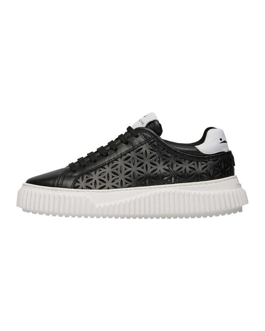 Sneakers in pelle herika perforated di Voile Blanche in Black