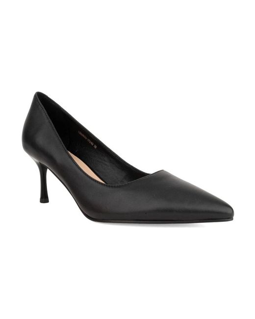 Linda Baumann Black Pumps