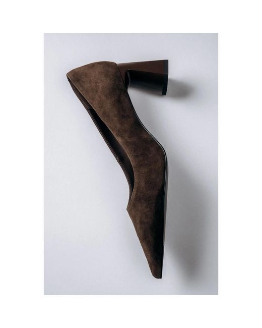 ESTRO Brown Pumps