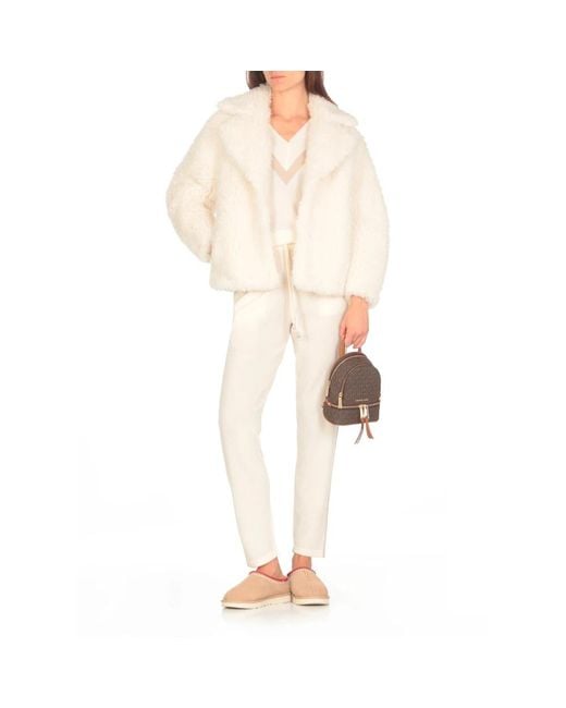 Cappotto in bouclé avorio con rever di Betta Corradi in White