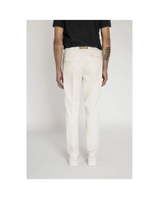 Pantalone regular fit in gabardina stretch di White Sand in Black da Uomo
