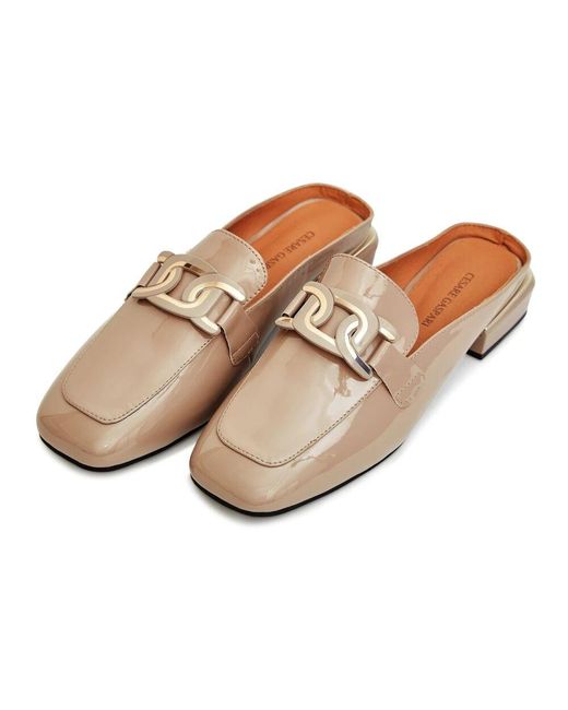 CESARE GASPARI Natural Glossy Charm Mules