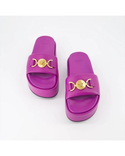 Shoes > flip flops & sliders > sliders Versace en coloris Purple