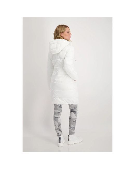 Monari White Gepolsterter steppmantel mit kapuze für wärme und stil