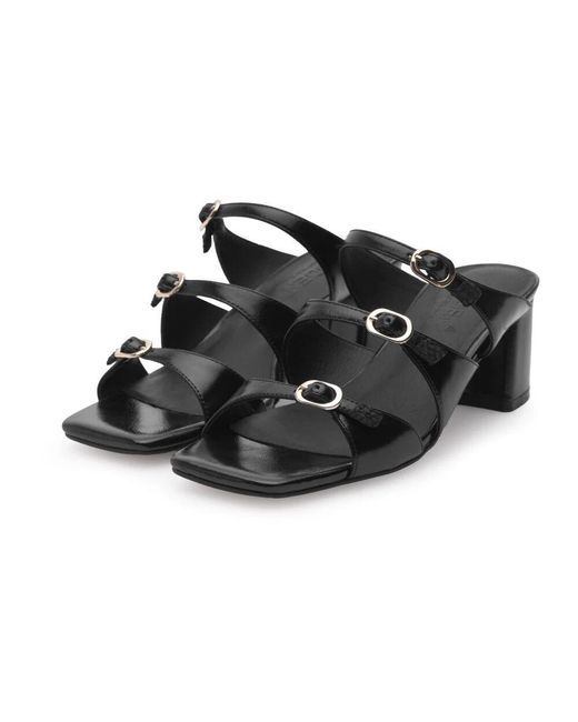 Woden Black Hanna