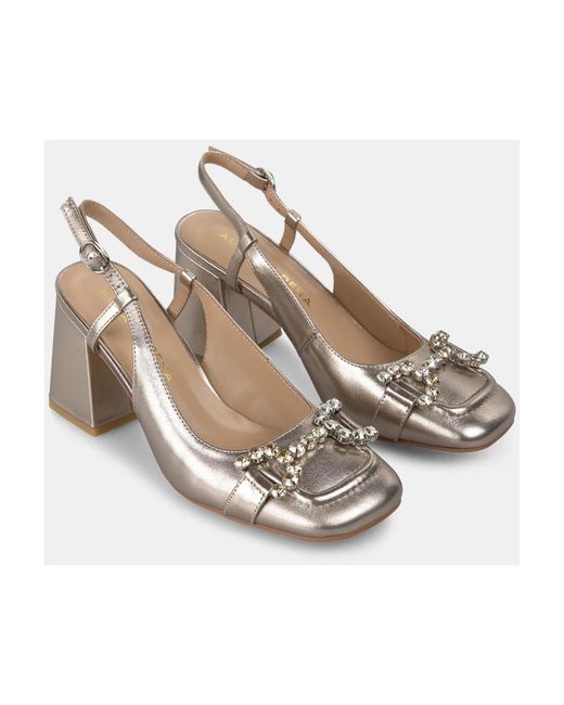 Alma En Pena. Metallic Pumps