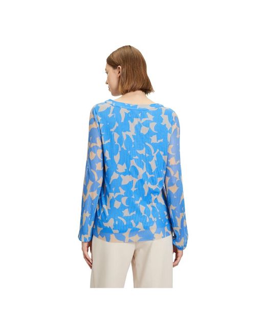 BETTY&CO Blue Transparente plissierte bluse mit grafischem druck