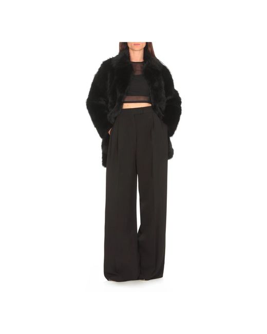 Cappotto nero in pelliccia sintetica con colletto di Betta Corradi in Black