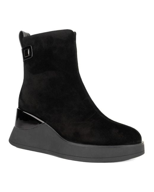 Linda Baumann Black Ankle Boots