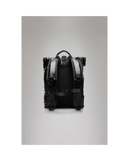 Rains Black Schwarzer technischer rucksack rolltop kompressionssystem