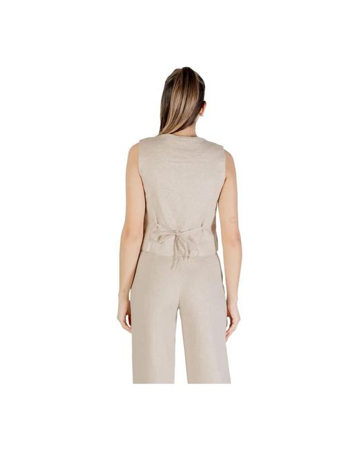 Vests ONLY de color Natural