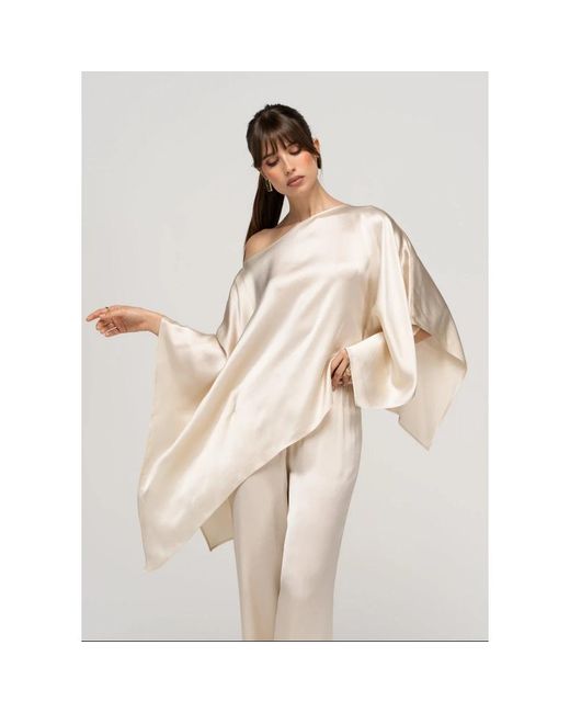 GUAJA. Blouses in het Natural