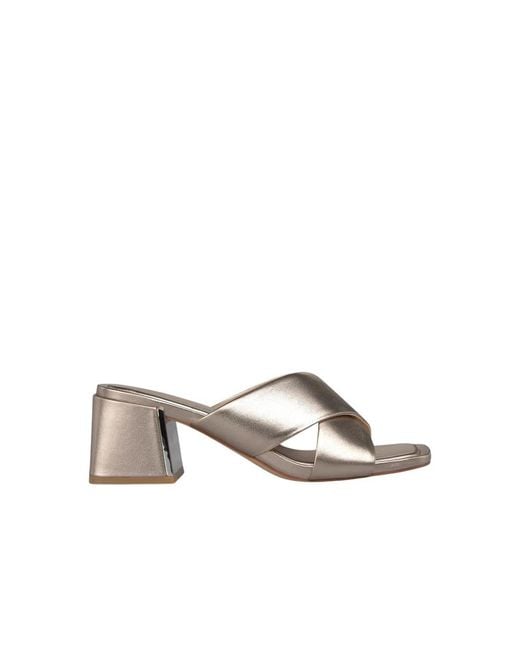Alma En Pena. Brown Heeled Mules