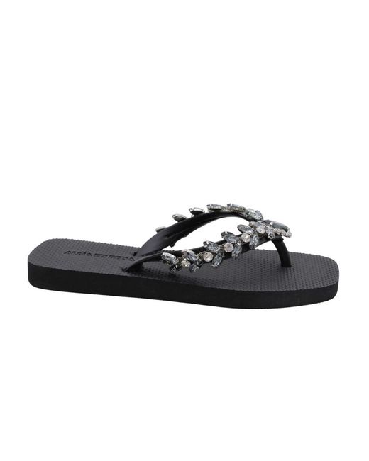 Alma En Pena. Black Flip Flops