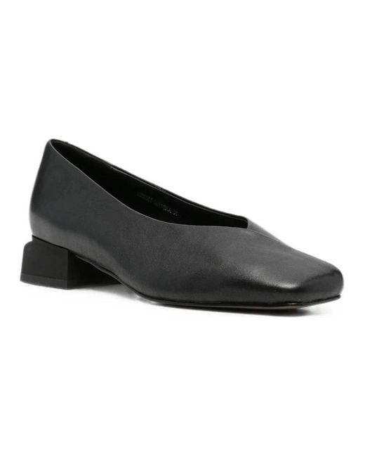 Linda Baumann Black Pumps