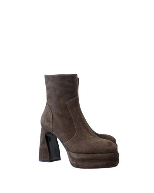 Jeannot Brown Heeled Boots