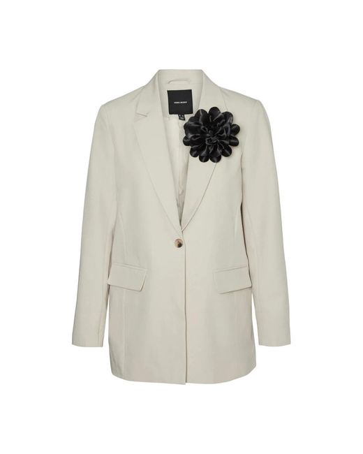 Vero Moda Natural Blazer Model