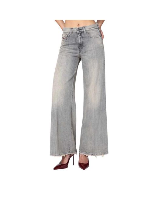 DIESEL 1978 D-Akemi Flare Jeans in het Gray