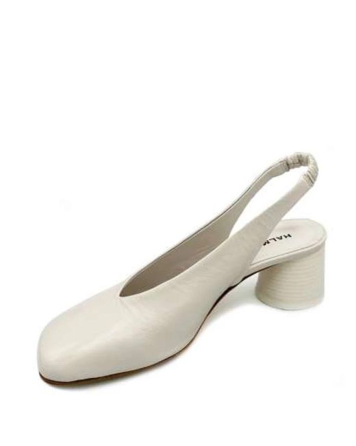 Halmanera White Pumps