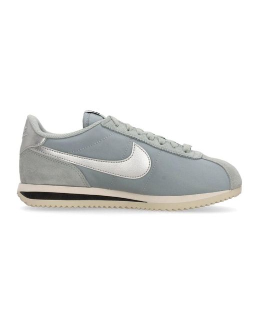 Nike Blue Leichte, niedrig geschnittene sneaker mit gepolstertem kragen