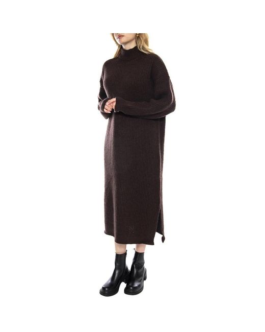 Minimum Black Maxi-Kleid