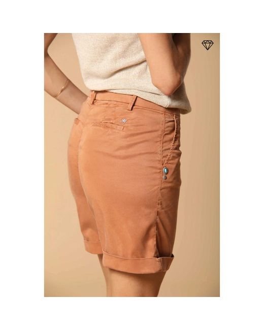 Mason's Red Curvie Chino Bermuda Shorts Mit Nieten-Details