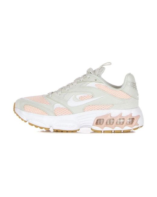 Nike White Leichter schuh mit niedrigem schaft in beige/weiß/blasses koralle/rosa